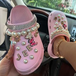 Dress Garden 77B3e Women Warm Plush Clogs Ladies Sandals With Fur Plum Customize Letter Charms Chain Winter Furry Clog Shoes Slippers 230718 ry
