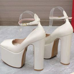 Robe High Ultra Patent Cuir étanche Plateforme imperméable Sandales à talons épais 155 mm carré Femme Designer Shoe White Factory Chaussures