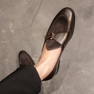 Diseño de mocasadores diseñador de hombres genuinos transpirables zapatos de cuero puntiagudos zapatos de boda de fiesta estilo británico 7715