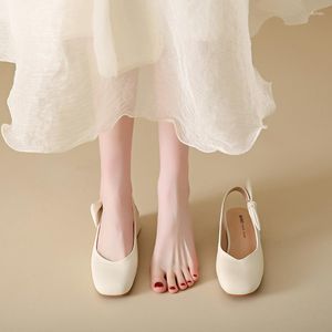 Robe talons bas sandales chaussures de femmes couvrent carré têtes à orteil