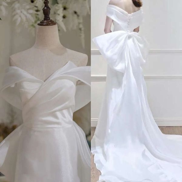 Robe sirène 2022 avec un train élégant Big Bow Back Train détachable Longue sur l'épaule Simple Satin Bridal Robes de mariage