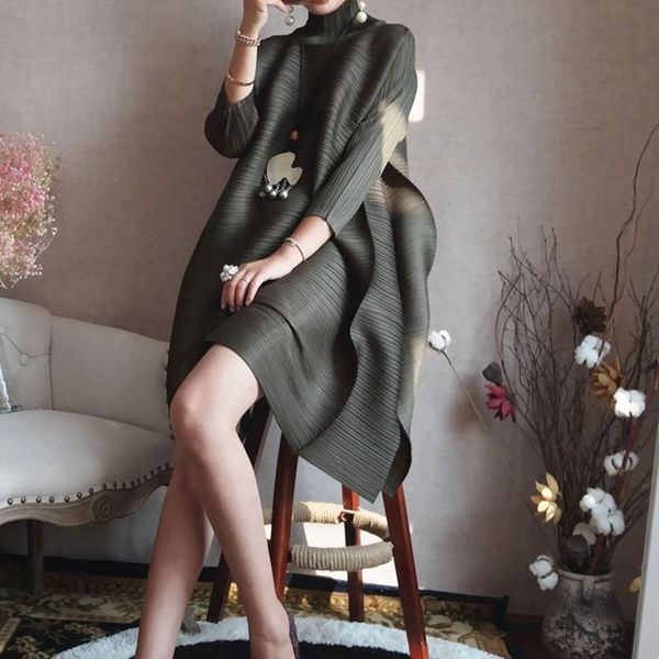 Robe Miyake Robe Vintage Plissée Automne 2023 Hiver Col Roulé Lâche Haute Couture Esthétique Designer Femmes Abayas Vêtements Élégants