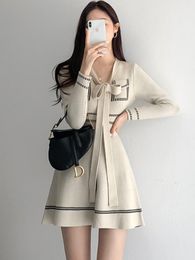 Robe nouvelle Version coréenne de Style Hepburn, série de couleurs contrastées, jupe tricotée à lacets, petite robe à manches longues