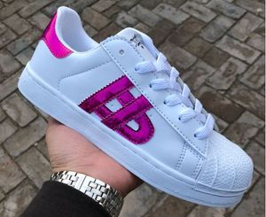 Chaussure habillée! Nouveau Style Tête d'or blanc / noir Femmes Casual Chaussures Superstar Femme Sneakers Hommes Zapatillas Deportivas Mujer Lovers Sapatos Femininos Taille 36-44