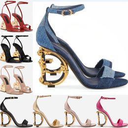 Chaussure habillée Marques de luxe d'été Sandales en cuir verni Chaussures Pop Talon Plaqué or Carbone Nude Noir Rouge Bas Pompes Gladiator Sandalias avec boîte chaussures de marque