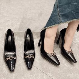 Zapatos de vestir 10 cm gatito tacones damas formal clásico negro charol mujer bombas cadena de metal 42 talla grande tacones altos femmes