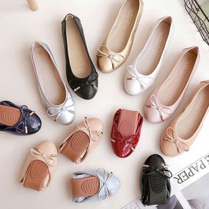 Chaussures Habillées 12 Couleurs Chaussures Pliables Dames En Cuir Laqué Poche Appartements Noeud Papillon Mocassin Bout Rond Chassure Femme RollUp Gâteau Chaussures Ballet 230515