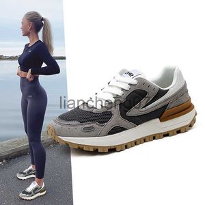 Chaussures habillées 2021 Nouveaux baskets rétro décontractées Femmes Chaussures de sport Mode Tennis Runnig Formateurs Plate-forme Chaussures vulcanisées Designers de marque de luxe x0920