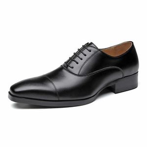 Dress Shoes 2021 Nieuwe echte lederen herenjurkschoenen Handgemaakt Kantoor Zaken Wedding Black Luxury Lace Up Formele Oxfords Heren schoenen R230227