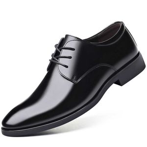 Dress Shoes 2021 Leer Autumn Nieuw Oxford Patent Leather Casual Men Shoe veter omhoog Flats ontwerpschoenen voor mannelijke rijschoen Men Big Size 3944 R230227