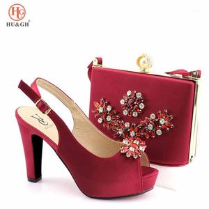 Chaussures habillées vin rouge couleur avec sacs assortis ensemble chaussure et sac pour Nigeria fête mariage africain Set1