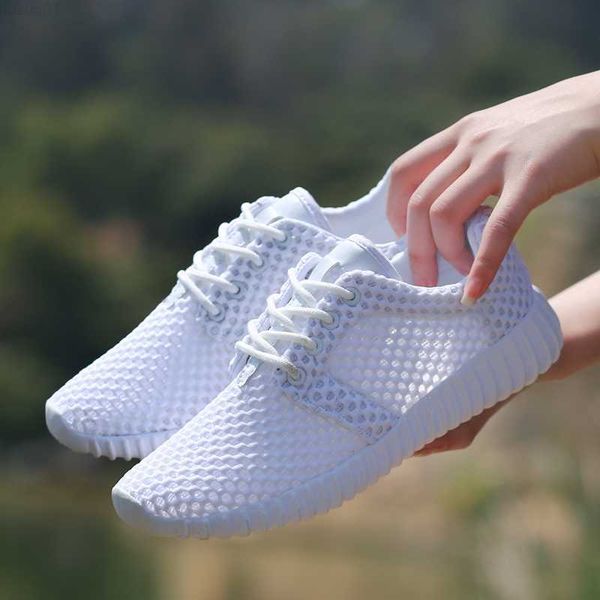 Chaussures habillées 2022 offre spéciale baskets femmes respirant maille chaussures décontractées hommes léger en plein air marche baskets mode Sport chaussures de tennis L230717