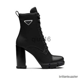 Chaussures de robe 2022 Designer de luxe Femme Bottes de mode Cuir et Nylon Tissu Booties Femmes Cheville Biker Australie Plate-forme Talons Baskets d'hiver avec x0908