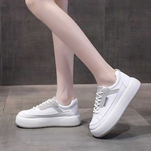 Chaussures habillées 2022 nouvelle mode chaussures pour femmes chaussures plates à lacets petites chaussures blanches couleur unie fond épais chaussures décontractées d'été chaussures plates L230302