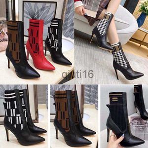 Chaussures de robe 2022 Nouvelle lettre en cuir Martin Bottes Femmes Stretch Knit Sock Boot Minceur Bottine Bout rond à lacets unique Bootie x0908