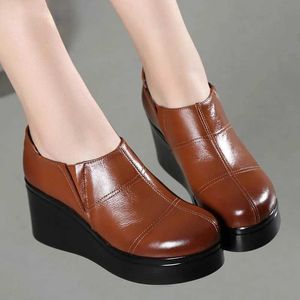 Zapatos de vestir 2022 cuñas zapatos de mujer otoño Slip-On tacones altos punta redonda cuero genuino Casual señoras zapatos de plataforma WomanL231228
