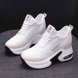 Chaussures habillées 2022Platform Wedges Baskets pour femmes Printemps Automne Haute Qualité Mesh Respirant Augmenté Chaussures pour femmes Casual Chaussures Y997 L230717