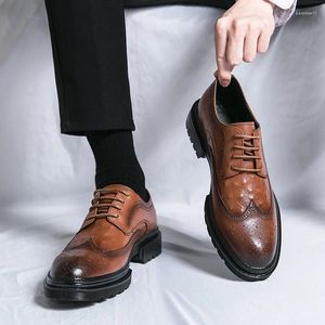 Robe chaussures 2023 classique affaires gentleman hommes marron derby cuir automne décontracté homme chaussures mariage mâle