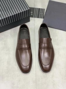 Chaussures habillées 2023 Designer de haute qualité de luxe sans lacet hommes mocassins en cuir véritable noir marron bureau formel décontracté élégant