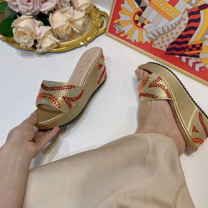 Chaussures habillées 2023 Fashion Africa Nouvelle sangle étroite spéciale et Cross Style Italien Design Ladies Gold Party Casual H240425