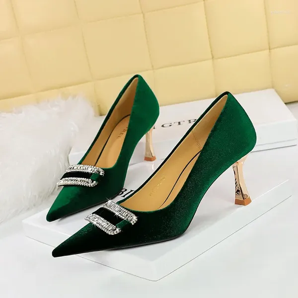 Robe chaussures 2023 mode talons hauts décoration en métal femmes soie mince stiletto banquet chaussure de mariage sexy bout pointu dames pompes de fête