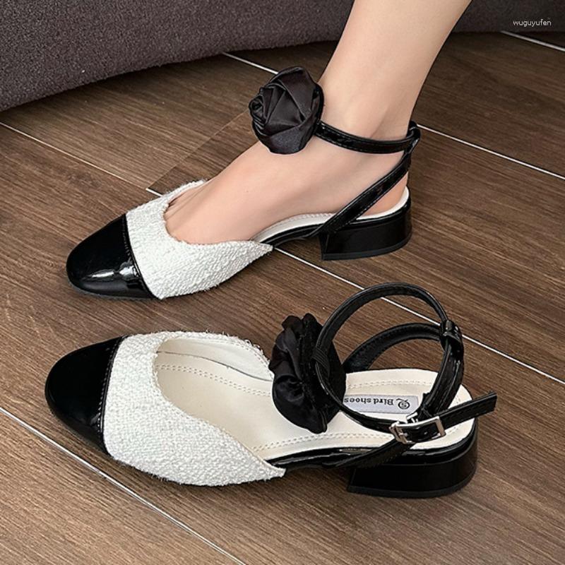 Scarpe eleganti 2023 Sandali moda Donna Fiore francese Fibbia per punta a punta Tacco spesso Sandali col tacco alto Mujer