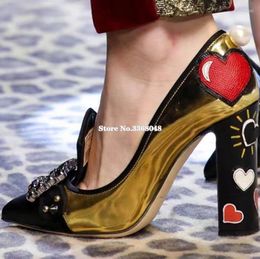 Zapatos de vestir 2023 bombas de cuero dorada de patente de cristal tacones cuadros altos colores mixtos normales primavera femenina