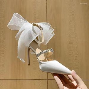 Chaussures habillées 2023 talons hauts femmes bout pointu papillon Satin pompes dames fête de mariage demoiselle d'honneur sandales à talons aiguilles 42