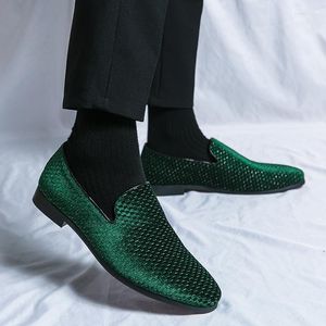 Chaussures habillées 2023 Version coréenne de la mode en cuir respirant mâle personnalité personnalité paresseux boîte de nuit décontractée