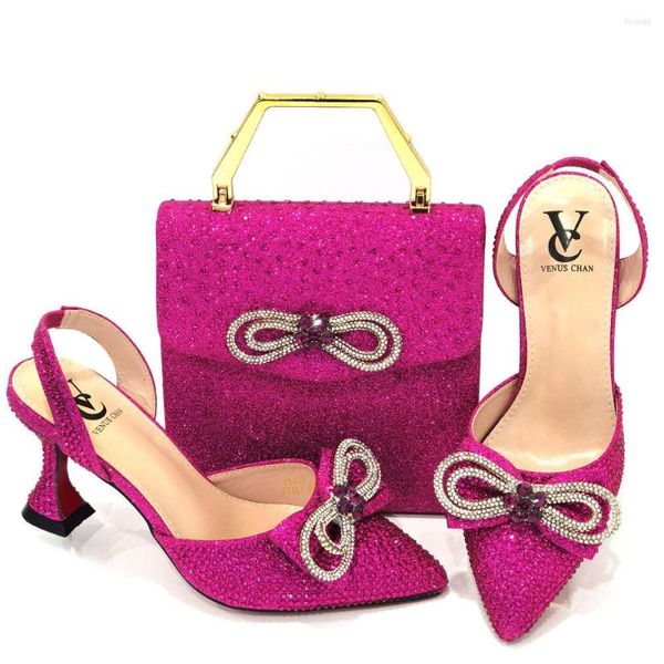 Zapatos de vestir 2023 Último diseño italiano para mujeres africanas tacones altos sandalias de punta de punta de la fiesta de la boda fucsia set