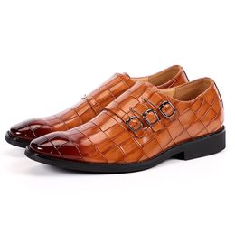 Chaussures habillées 2023 luxe boucle mocassins bout pointu hommes en cuir verni Oxford pour mariage formel 230731