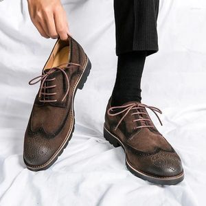 Zapatos de vestir 2023 Hombres Clásico Retro Brogue Gamuza Para Hombre Con Cordones De Cuero Oficina De Negocios Pisos Hombres Oxfords Tamaño 37-46 A130