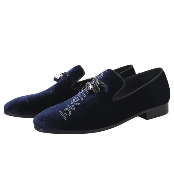 Zapatos de vestir 2023 nuevos mocasines Premium de terciopelo azul marino para hombre con hebilla de dado de acero de titanio plateado para fiesta mocasines sin cordones hechos a mano