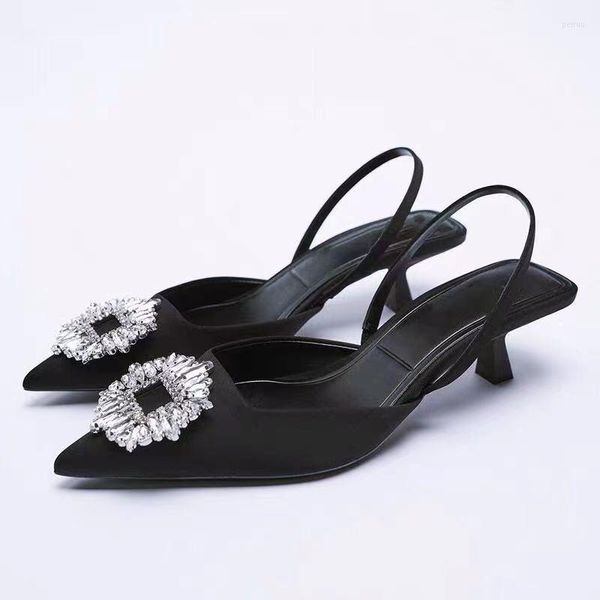 Chaussures habillées 2023 Sandals Toe à pointe de femme peu profonde Nude diamant basse talon bas femme à loisir sapatos de mujer