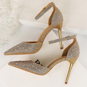 Kledingschoenen 2023 Sexy vrouwen 10 cm hoge hakken maat 40 sandalen bruiloft bruids scarpins glitter fetisj stiletto kristal goudpompen