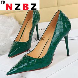 Dress Shoes 2023 Sexy Women Green 9,5 cm hoge hakken Pumps Designer Patent Leather Stiletto Scarpins Wedding Bridal Prom Plus Maat