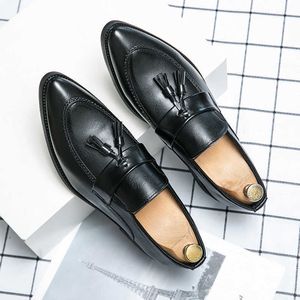 Dress Shoes 2023 Leer- en herfsttoershoens glip op zakelijke casual schoenen zwarte heren lederen schoenen herenjurk schoenen groot formaat 3848 r230227