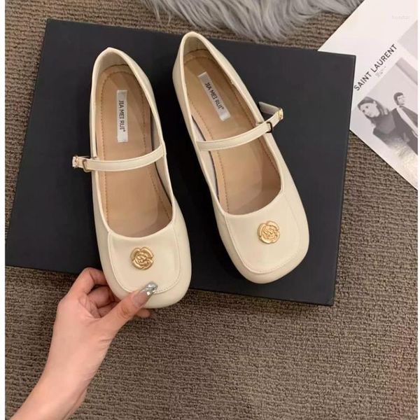 Chaussures de robe 2023 Spring Femmes Cuir Style coréen Mary Jane Flower Design Carrière et Party Wear Dames Casual High Talons Taille 40