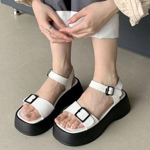 Dress Shoes 2023 Summer Mid Heels Platform Dames Sandalen Casual Open Teen Glaasjes Sexy Designer Beach Ladies Flip Flops