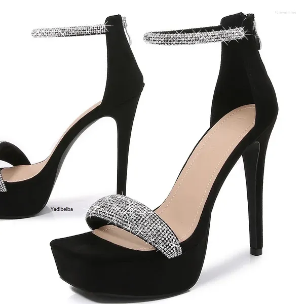 Robe chaussures 2023 été femmes talons hauts sexy fête boîte de nuit pompes femme couverture mince t-stage sandales en cristal