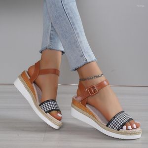 Dress Shoes 2023 Dikke platform Solid Women Casual Wedges Sandalen Open Toe Buckle Summer Beach met Bow Designer