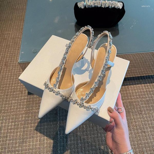 Zapatos de vestir 2023 Boda de mujer Punta puntiaguda Tacones altos blancos individuales con sandalias de chuchería de diamantes de imitación para mujer Verano