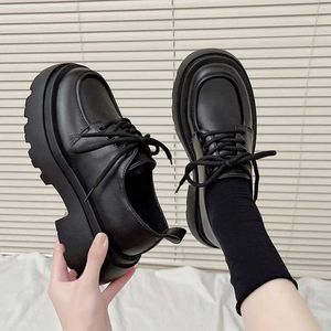 Chaussures habillées 2023 Femmes Printemps Nouvelle plate-forme noire Chaussures plates Femmes Mocassins Slip sur Bateau Chaussures Designer Casual Cuir Oxfords