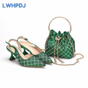 Robe chaussures 2024 est ins style vert couleur élégante talons hauts nigéria design dames africaines et ensemble de sacs