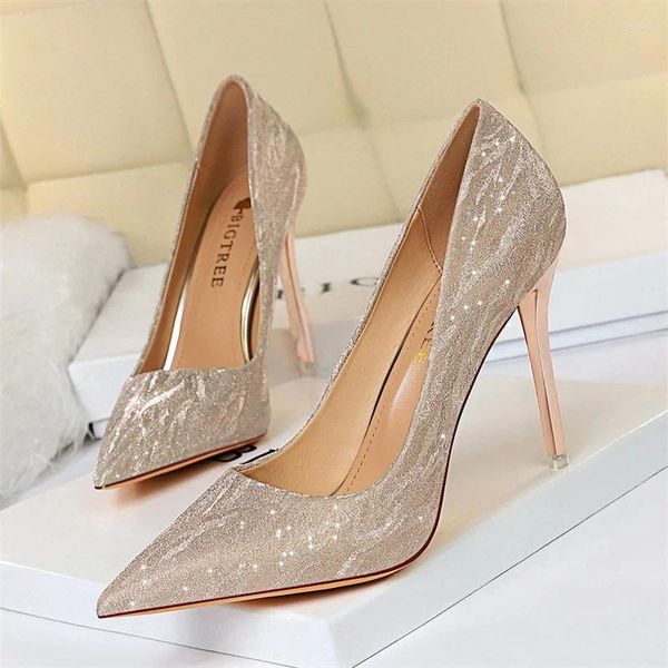 Chaussures habillées 2024 Comfort de mode mariage Single Bouche peu profonde mince talon haut talon pompes pointues Toe Sandales à paillettes élégantes