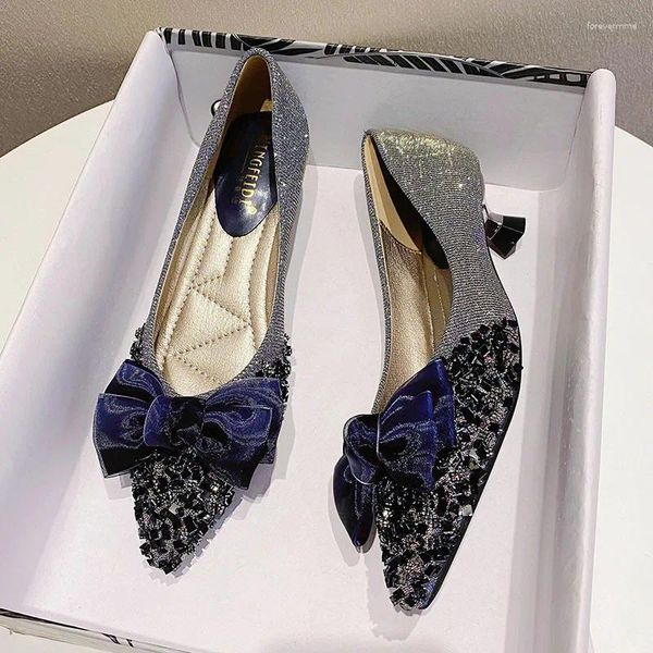 Zapatos de vestir 2024 Moda Mujer Lentejuelas Punta puntiaguda 3 cm Tacón alto Gatito Tacones Rhinestone Bowknot Versátil Mujer Mary Jane