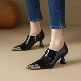 Jurk Schoenen 2024 Hoge Hakken Vierkante Neus Enkele Schoen Damesmode Dikke Hak Mesh Metalen Decoratie Luxe Echt Leer Dames