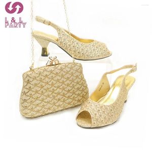 Chaussures habillées 2024 Arrivées de haute qualité Sac assorti des femmes nigérianes dans des talons confortables de style Golden Color Classics pour la fête