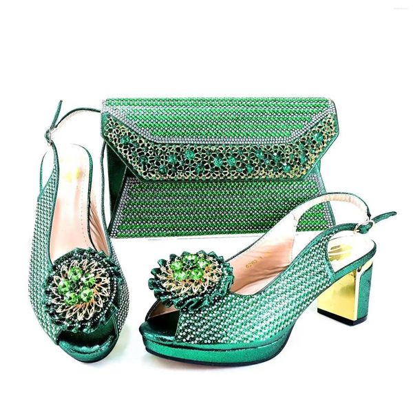 Robe chaussures 2024 design italien couleur verte strass décoration décontractée élégance dames talons hauts sandales de fête ensemble de sac