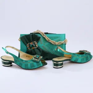 Robe chaussures 2024 design italien nigérian mode fête couleur verte dames et sac ensemble avec décoration en métal strass